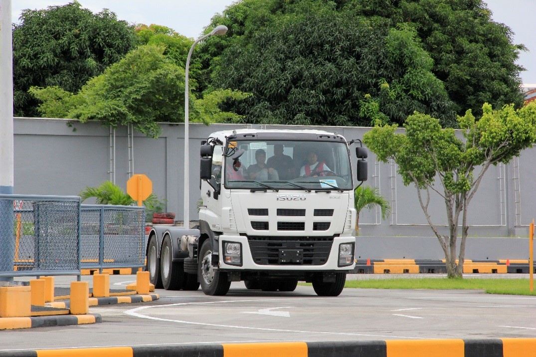 isuzu truck